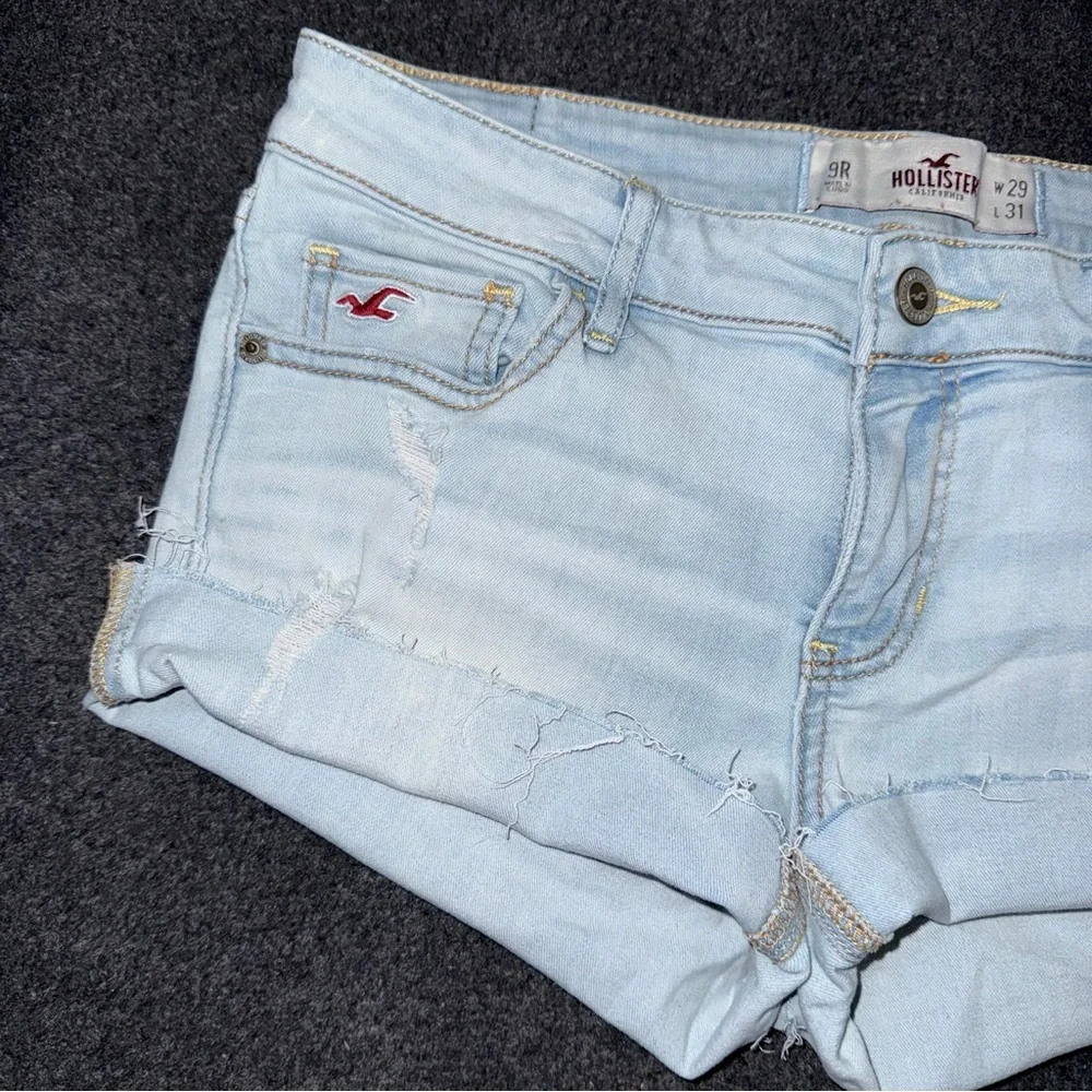 Hollister Low Rise Micro Mini Jean Shorts Light Wash Distressed y2k Sz 9 / 29